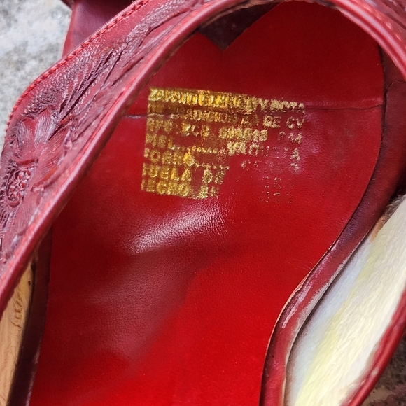 Vintage RE-MIX Red Leather Floral Tooled Rockabilly Sexy Retro Heels, Sz 8 - Picture 9 of 10